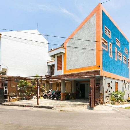 เรดดอร์ซ ชาเรียะฮ์ เนียร์ สตาเดียน มานาฮัน โซโล 2 Hotel Surakarta  ภายนอก รูปภาพ