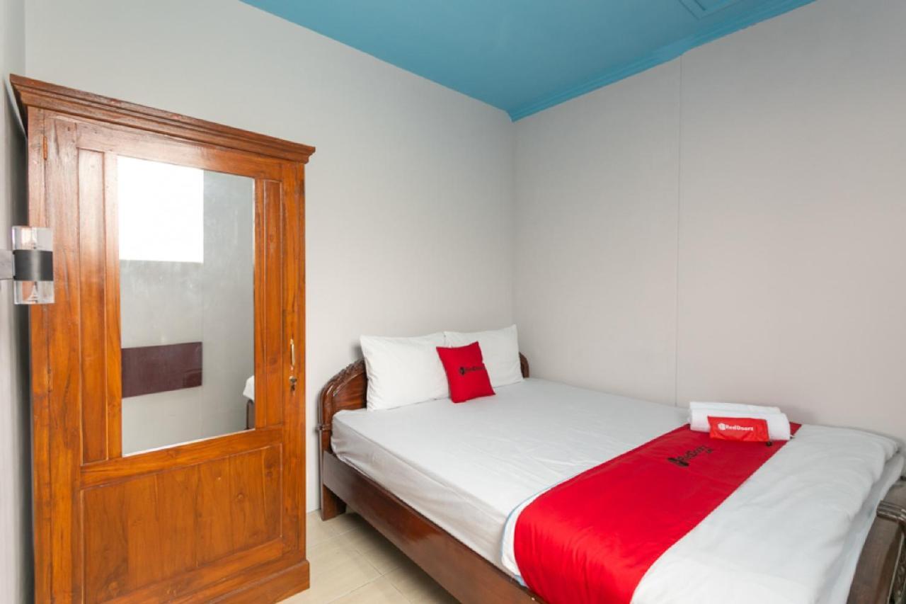 เรดดอร์ซ ชาเรียะฮ์ เนียร์ สตาเดียน มานาฮัน โซโล 2 Hotel Surakarta  ภายนอก รูปภาพ