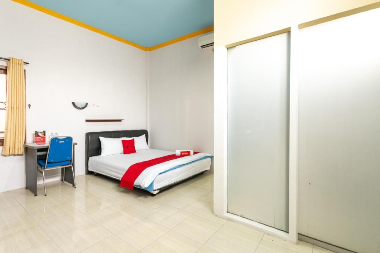 เรดดอร์ซ ชาเรียะฮ์ เนียร์ สตาเดียน มานาฮัน โซโล 2 Hotel Surakarta  ภายนอก รูปภาพ