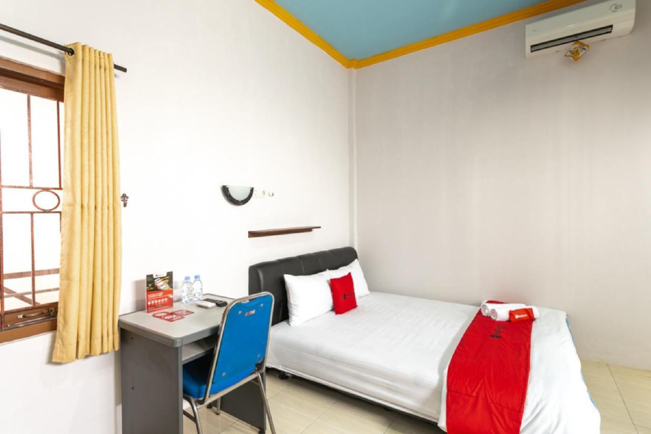 เรดดอร์ซ ชาเรียะฮ์ เนียร์ สตาเดียน มานาฮัน โซโล 2 Hotel Surakarta  ภายนอก รูปภาพ