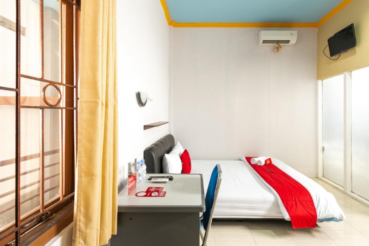 เรดดอร์ซ ชาเรียะฮ์ เนียร์ สตาเดียน มานาฮัน โซโล 2 Hotel Surakarta  ภายนอก รูปภาพ